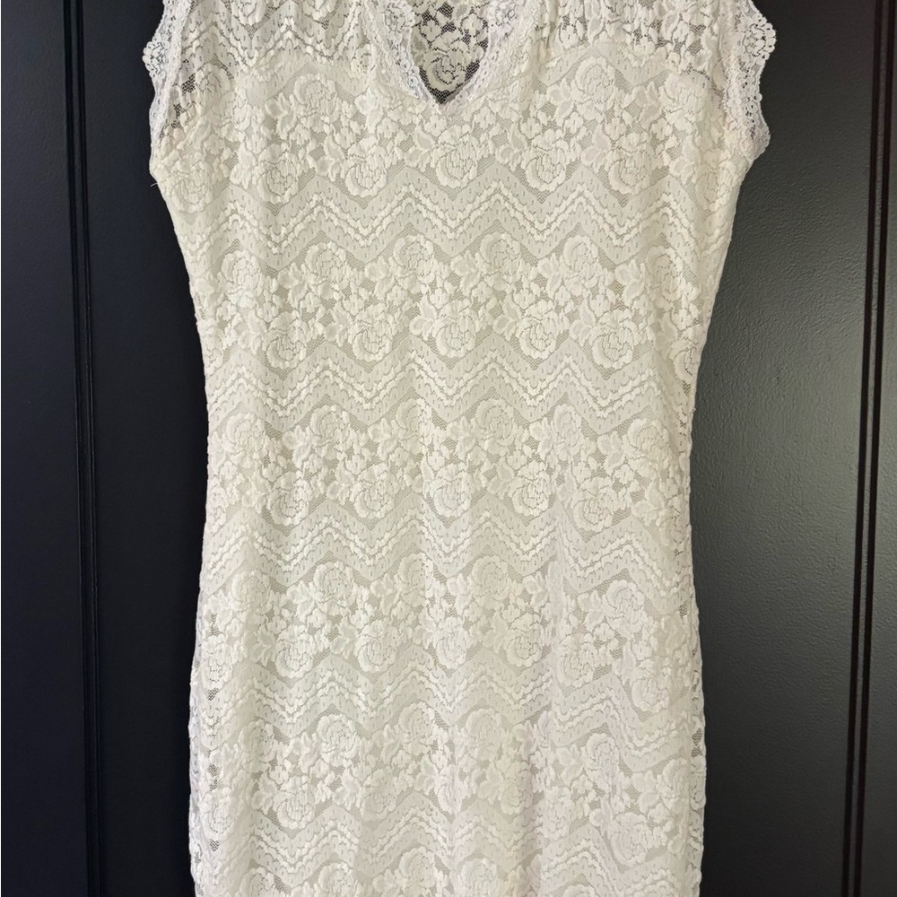 Chic Floral Lace Wedding Dress - Cream